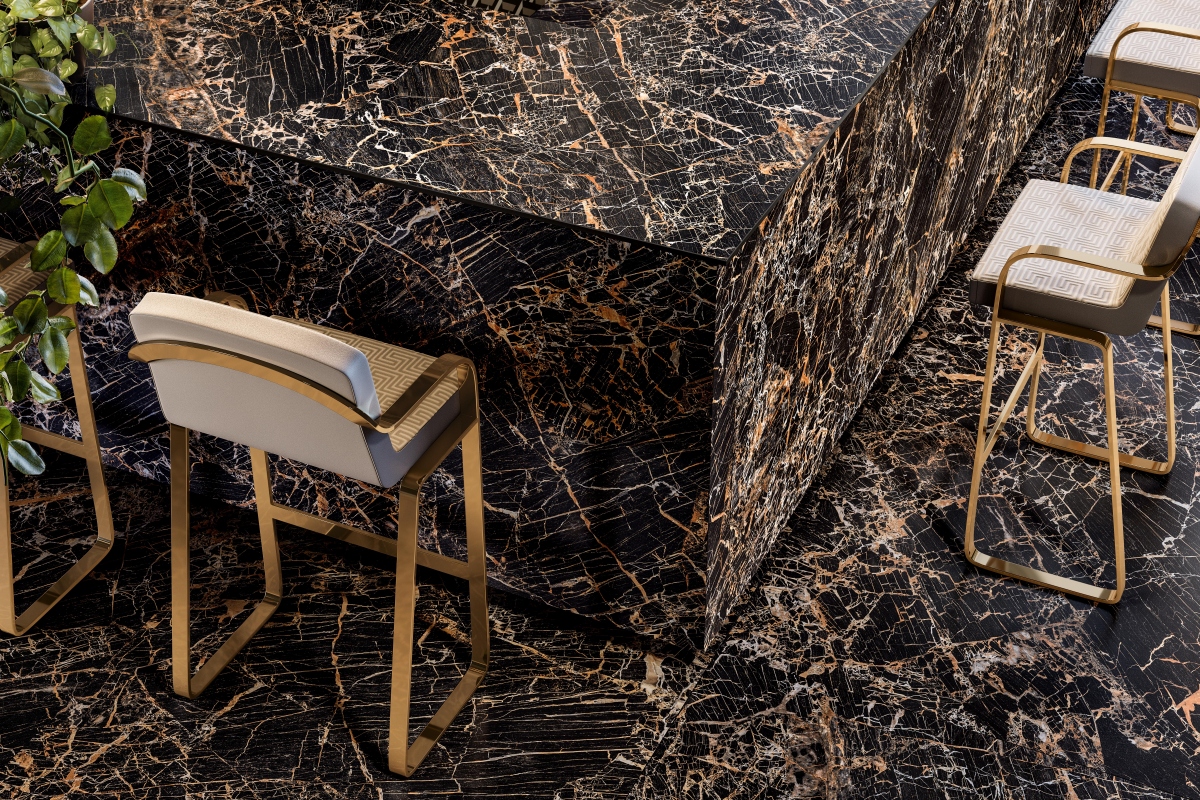 carrelage Maximus 12 black and gold Versace